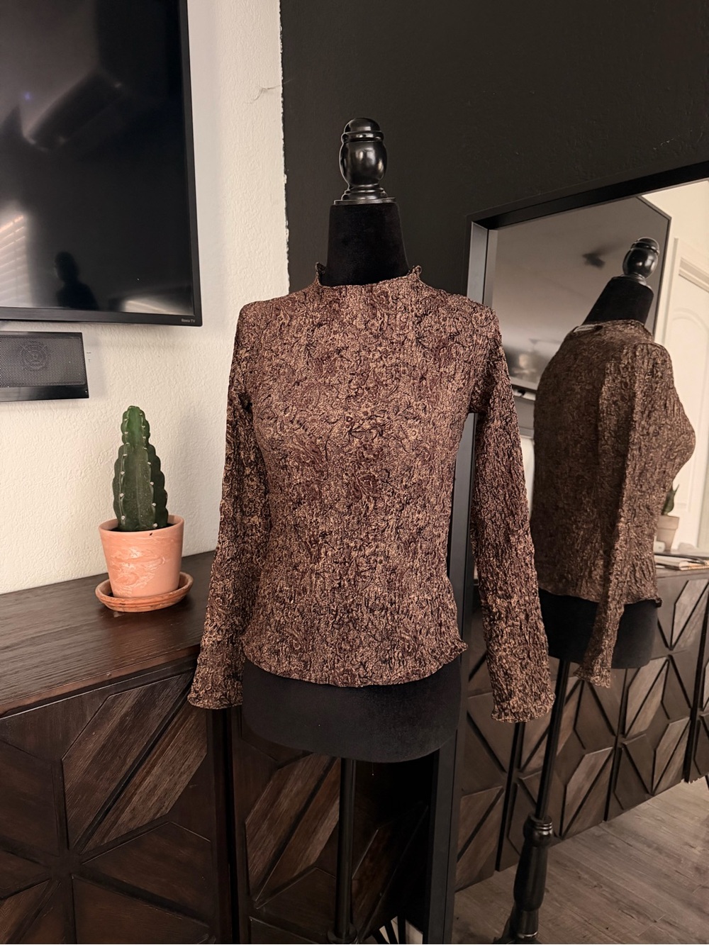 Vintage Textured Brown Long-Sleeve Women's Mock Neck Top